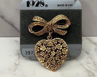 Vintage 1928 Jewelry Company Bow and Dangling Heart Pin on Original Card Gold-tone