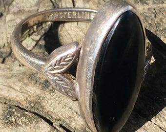Vintage Black Onyx and Sterling | Size 6 | Leaf Details
