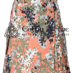 K&ouml;nnte beinhalten: Ein Tarnkilt mit einem gr&uuml;n-orange-wei&szlig;en Muster. Der Kilt hat ein keltisches Knotendesign auf der vorderen Tasche und den Text "Celtic Attire Kilts-Jackets-Accessories" unten.