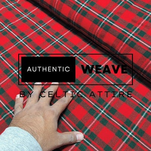 Puede incluir: Tela de cuadros rojos, verdes y blancos con el texto "AUTHENTIC WEAVE BY CELTIC ATTIRE" impreso en ella.