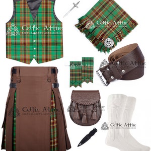 Puede incluir: Un kilt marrón con detalles de tartán verde y naranja, un chaleco a juego, un sporran de cuero marrón, un broche de tartán verde y naranja para kilt, un cinturón de cuero marrón, un par de calcetines blancos y una pequeña daga de plata.