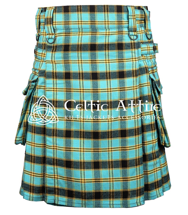 Puede incluir: Un kilt de tart&aacute;n azul, amarillo y negro con bolsillos cargo y el logotipo de Celtic Attire.