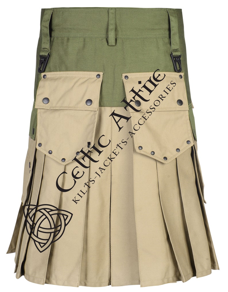 Op de afbeelding: Een utility kilt met een kaki onderkant en een groene bovenkant. De kilt heeft meerdere zakken en een gespsluiting.