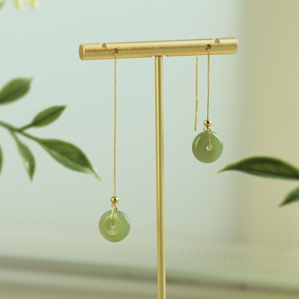 Boucles d'oreilles pendantes délicates en jade vert naturel, goutte d'oreille longue en jade donut minimal en or, ensemble de pendentifs fil d'oreille porte-bonheur assortis, cadeau d'anniversaire pour elle