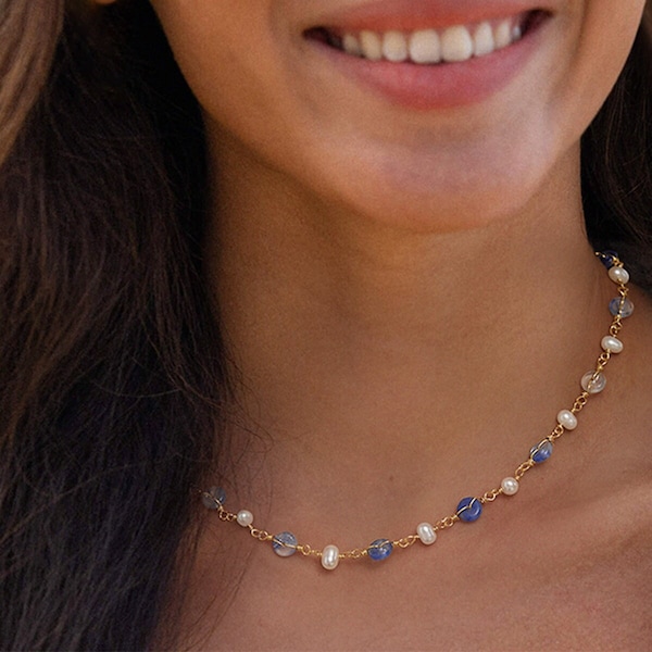 Collier en verre de mer avec breloque tendance, bijoux en fil de perles d'eau douce en pierre bleue uniques, tour de cou superposé pour l'été, cadeau d'anniversaire de charme pour elle