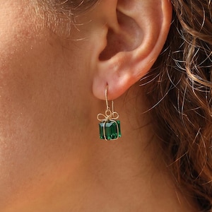 Kolczyki z kryształową wstążką Swarovski: wzór pudełka prezentowego ze złota 14K, delikatna biżuteria z kamieniem szlachetnym