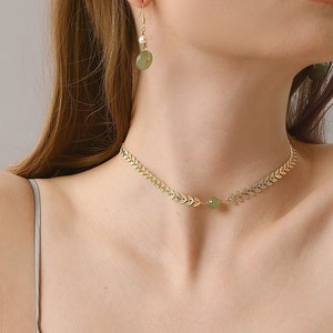 Dainty Leaf Green Jade Beaded Choker, Design Laying 18K Gold Necklace, Natural Mini Jade Pendant Chain, Luck Adjusted Jewelry Set For Women