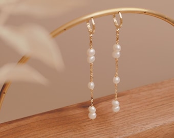 Orecchini a cerchio con perle riempite d'oro: gioielli con perle d'acqua dolce pendenti lunghe