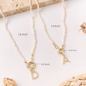 Collana girocollo di perle personalizzata fai-da-te Nome Collana di perle d'acqua dolce naturale in oro 18 carati Ciondolo con lettera abbinata personalizzata immagine 3