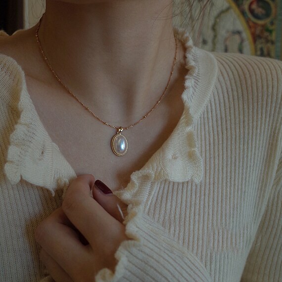 Dainty Crystal Pearl Pendant Choker 