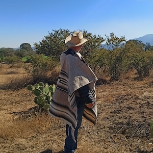 Poncho wool, 100% handmade Mexican gaban wool poncho image 6