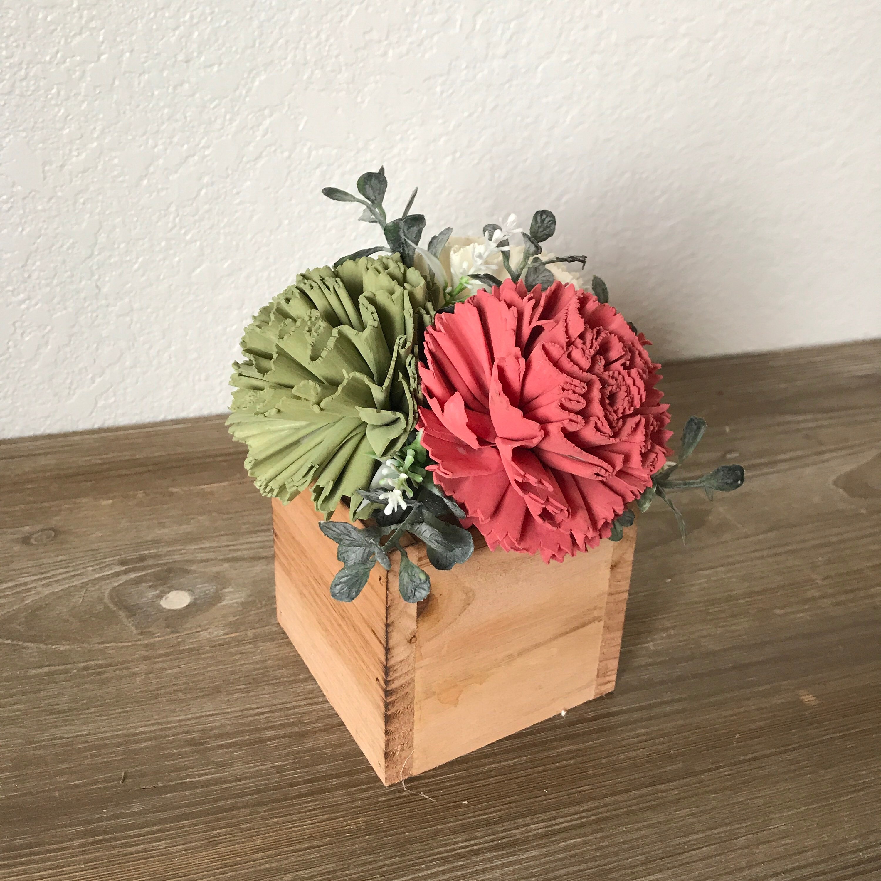 Caja de madera con pieza central de flores de madera sola | Etsy