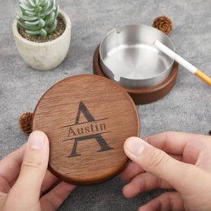 Gepersonaliseerde handgemaakte houten vintage asbak met deksel, op maat gemaakte gegraveerde houten asbakken, perfect cadeau voor vader en vriend, getuigecadeau