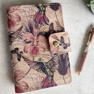 deluxe A5, A6, B6, B6 Slim, B5, N1, weeks, hummingbird cork, planner cover with pockets and snap tab