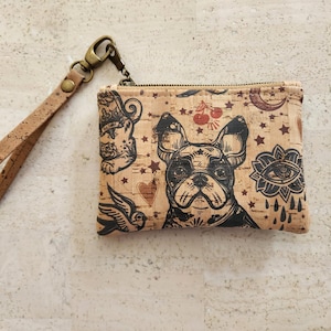 Korkarmband französische Bulldogge, kleine Korktasche, Reißverschlusstäschchen, abnehmbare Handgelenkschlaufe, vegane Geschenkidee