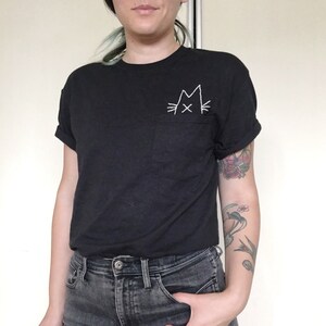 Does this cat have a name? // hand-embroidered pocket tee