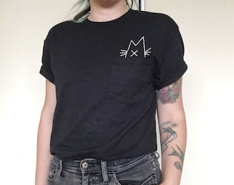 Does this cat have a name? // hand-embroidered pocket tee