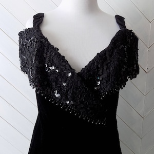 Maneater Party Dress | 1980s Black velvet off the shoulder Betsy & Adam Dress | M
