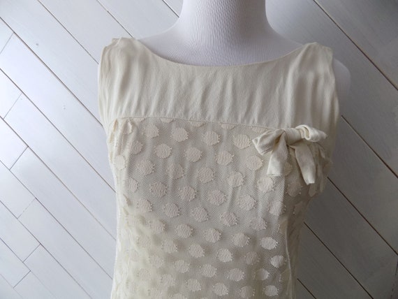 Mod Lace | Vintage 1960's Lace dress of Debutante… - image 3