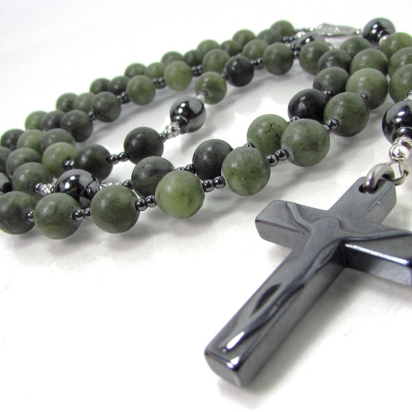 Collier chapelet pour homme en jade canadien et hématite, croix en hématite, chapelet en pierres précieuses naturelles, chapelet fait main, collier croix pour homme + boîte-cadeau