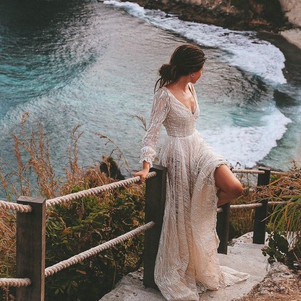 Sparkly Lace Wedding Dress with Sleeves. Unique Bohemian Wedding Gown 2023 for Vintage, Boho or Beach Wedding, Reception, Elopement. SAMPLE