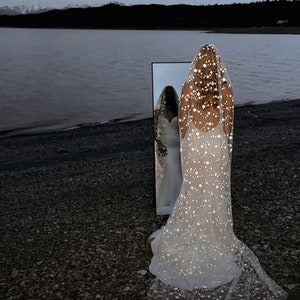 Ethereal Unique Dreamy Boho Celestial Wedding Veil with Glowing Stars. Unique Bridal Accessory for Romantic Elopement 2024