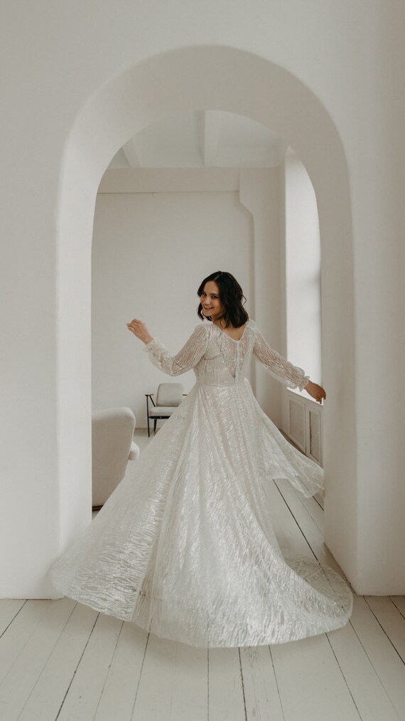 Galaxy by Boom Blush Sparkly Lace Wedding Dress With Sleeves. Unique Bohemian Wedding Gown 2025 for Vintage Boho or Beach Wedding. Etsy Israel