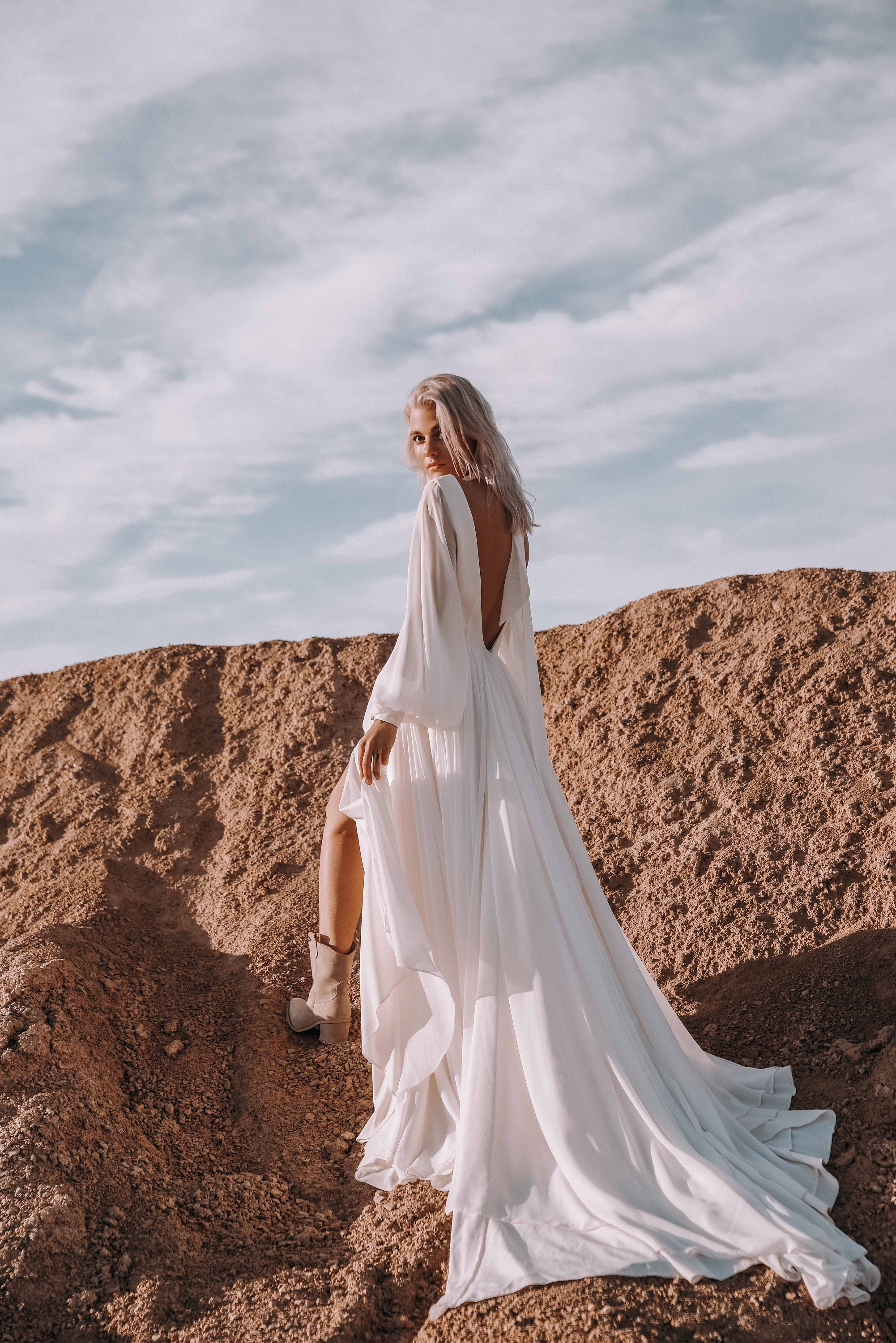 bohemian backless wedding dress
