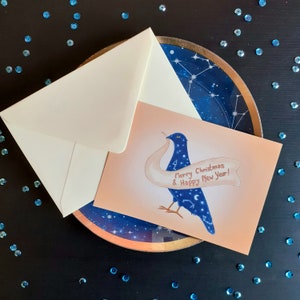Kerstkaart, postkaart met envelop, nieuwjaarskaart, kerstwensen, feestelijke wensen, sterrenhemel, sterren, astrologie, vogel illustratie
