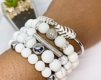 Conjunto de pulseiras empilhadas com contas, pulseira boho de pedra howlita branca natural com bola banhada a prata CZ e pulseira de contas banhadas a prata, presente para ela
