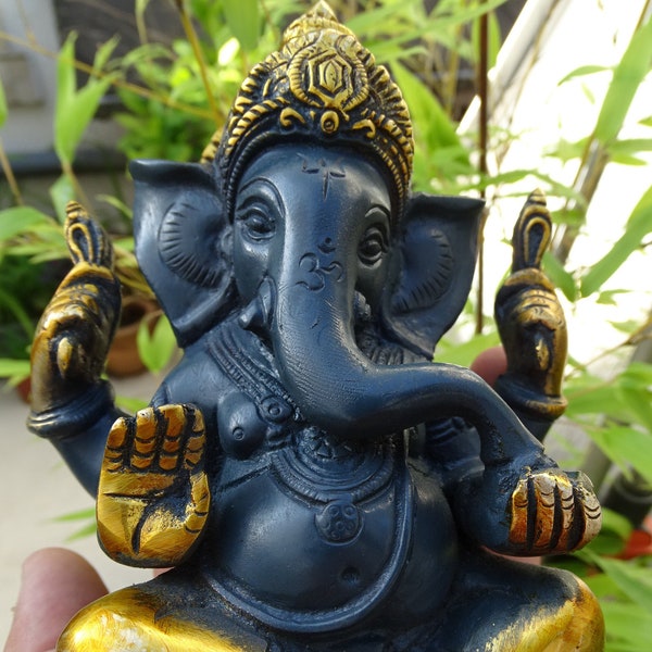 Ganesh en Laiton bi couleur, 15X12X9 cm, 1380 grammes, très belles finitions de détails. Divinité Hindouiste incontournable, cadeau parfait
