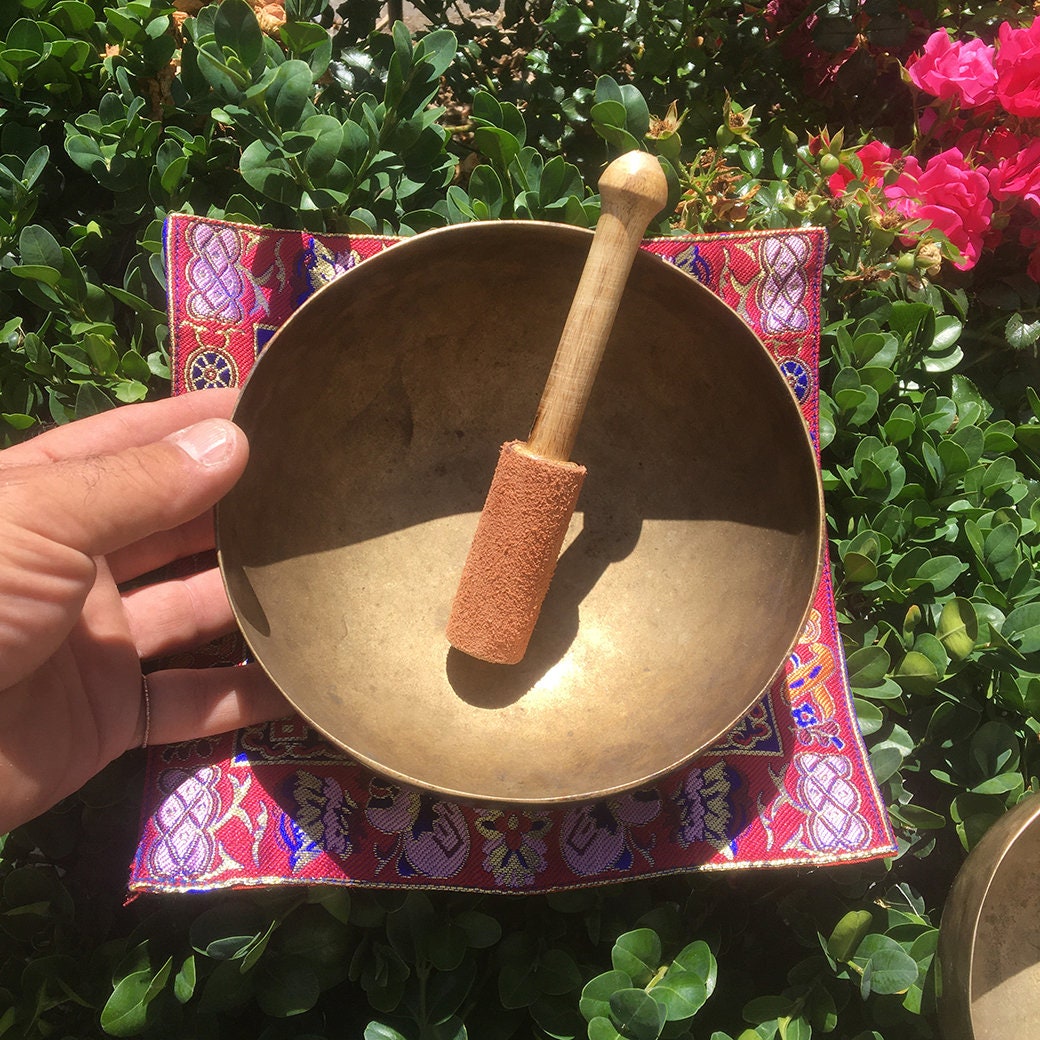 Bol Chantant Ancien de 10 Centimètres, Fait Main Au Népal. Le Son Est Affiné Par Le Temps, Harmoniqu