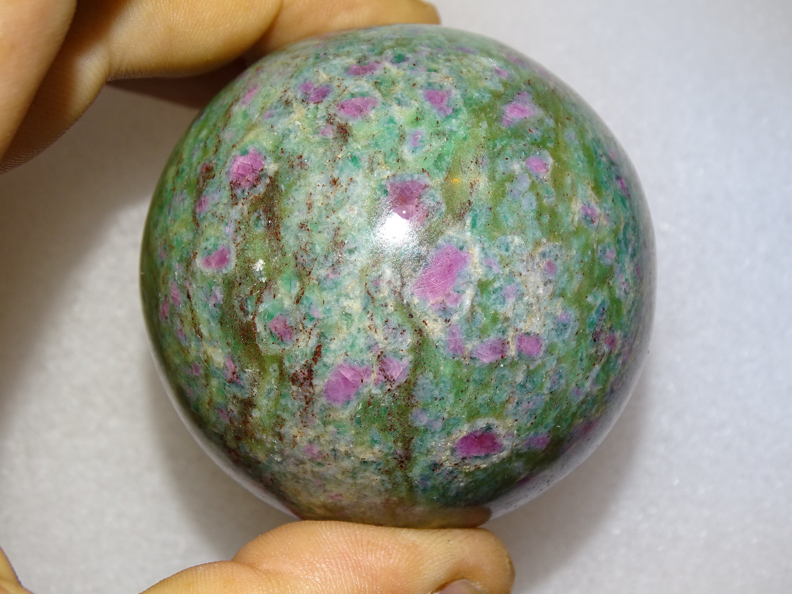 Sphères en Rubis Fuchsite Naturelle et Véritable, 6cm de Diamètre, 325 Gr. Belle Qualité. Pierre Joi