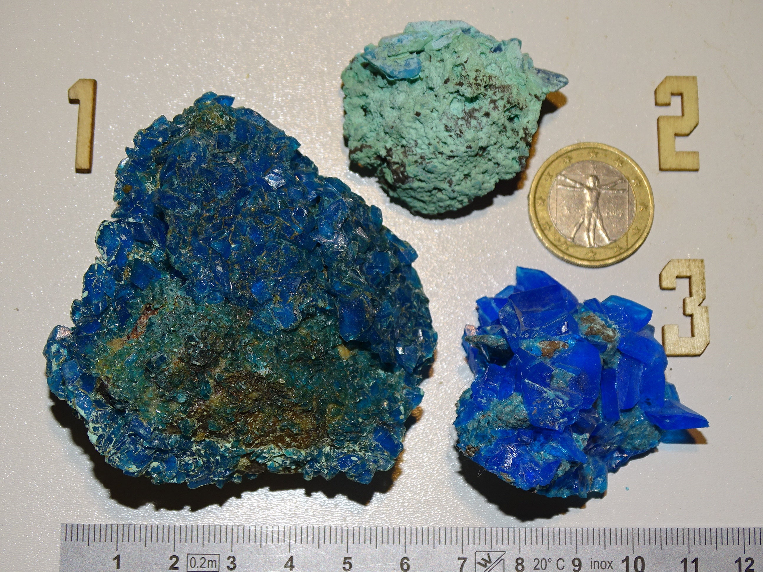 Chalcantite Brute ou Sulfate de Cuivre, Du Brésil. Beaux Spécimens Bleu Électrique, Parfait en Colle