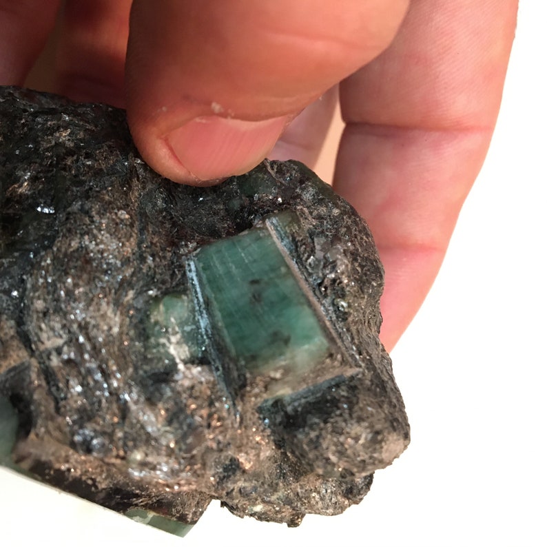 Emeraude brute sur gangue, pièce de 218 grammes, très beau spècimen, magnifique cristaux vert à admirer, NATUREL image 7