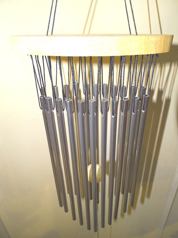 Carillon à vent 22 tubes Aluminium et support en bois naturel - La Porte  des Secrets