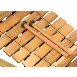 Balafon 12 tones/12 reeds, tuned in traditional African pentatonic in F major / F. Made in Ghana, 70 x45 x40 cm. Mansonia wood image 3