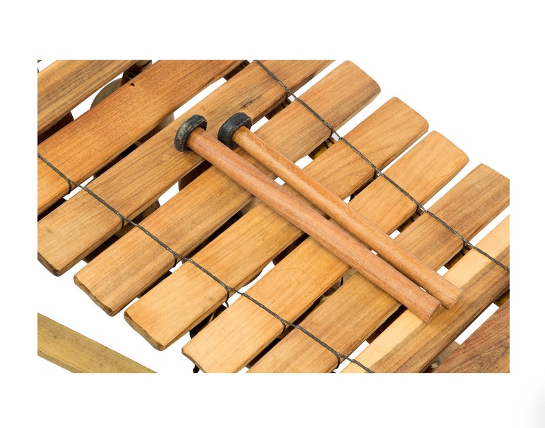 Balafon 12 tones/12 reeds, tuned in traditional African pentatonic in F major / F. Made in Ghana, 70 x45 x40 cm. Mansonia wood image 3