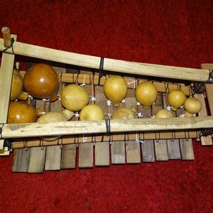 Balafon 12 tones/12 reeds, tuned in traditional African pentatonic in F major / F. Made in Ghana, 70 x45 x40 cm. Mansonia wood image 7