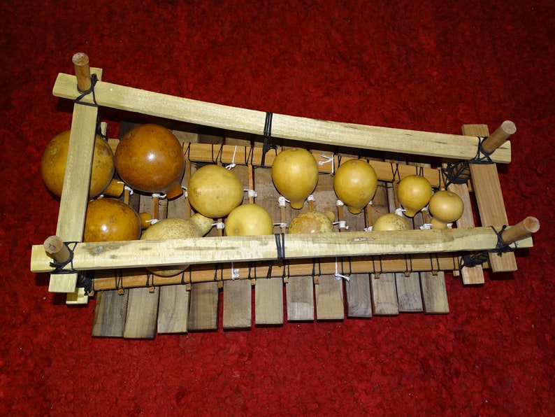 Balafon 12 tones/12 reeds, tuned in traditional African pentatonic in F major / F. Made in Ghana, 70 x45 x40 cm. Mansonia wood image 7