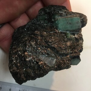 Emeraude brute sur gangue, pièce de 218 grammes, très beau spècimen, magnifique cristaux vert à admirer, NATUREL image 6