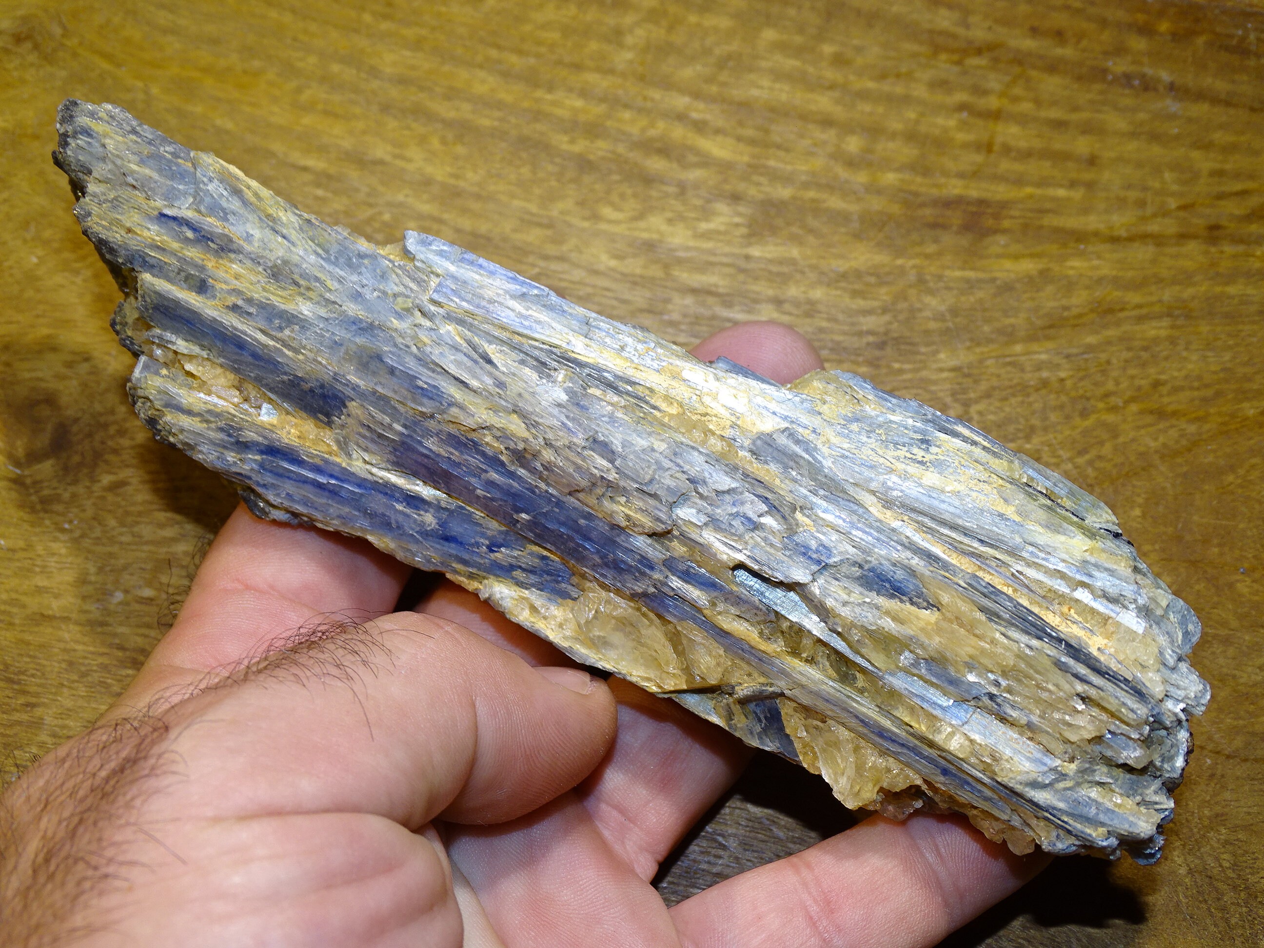 Cyanite Disthène Brute, Pièce de 396 Grammes Du Brésil. Superbe Bleu Naturel Pierre Mystique Positiv