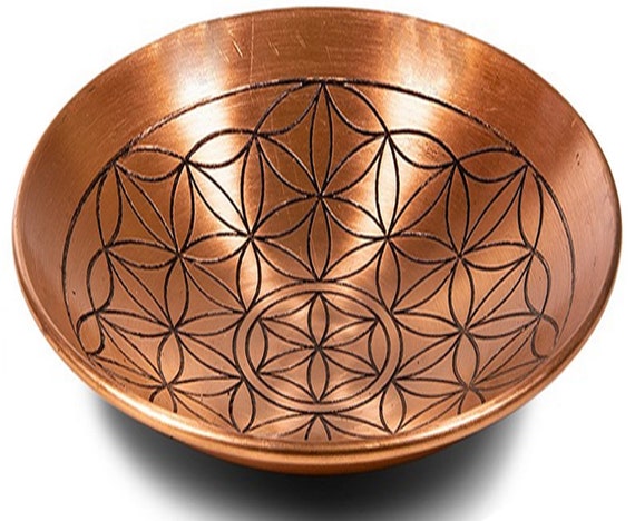 Copper Plate With Engraved Flower Of Life Symbol 15 Cm Felt Bottom For Surface Protection Perfect To Recharge Minerals