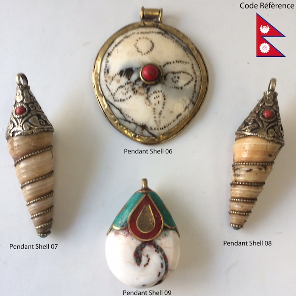 Pendentifs anciens en coquillage avec incrustation de pierres, en métal montée 'main', bijoux Tribal Folk Népal Himalaya Asie, Surprenant!!!