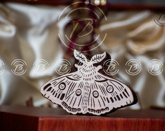 Sello de madera con forma de polilla tallado a mano para tela, cerámica y manualidades.