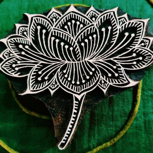 Timbro di loto; timbro di ceramica; timbro indiano; blocco di stampa in legno; timbro di fiori; timbro intagliato a mano; batik