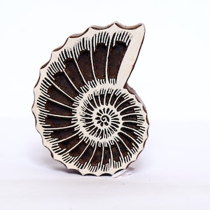 Blocco da stampa indiano in legno intagliato a mano; timbro di ceramica; timbro tessile; guscio di chiocciola; Blocco di stampa indiana conchiglia di mare a spirale