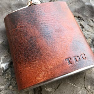 PERSONALIZED leather hip flask/ gift for him/ groomsman gift/ best man gift/ birthday gift/ wedding gift/ Christmas gift afbeelding 3