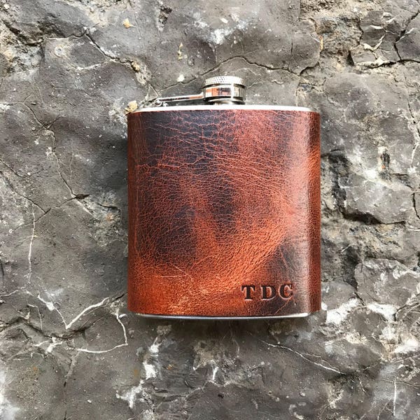 PERSONALIZED leather hip flask/ gift for him/ groomsman gift/ best man gift/ birthday gift/ wedding gift/ Christmas gift