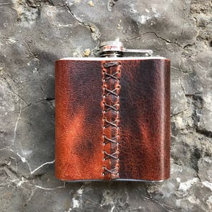 PERSONALIZED leather hip flask/ gift for him/ groomsman gift/ best man gift/ birthday gift/ wedding gift/ Christmas gift image 2